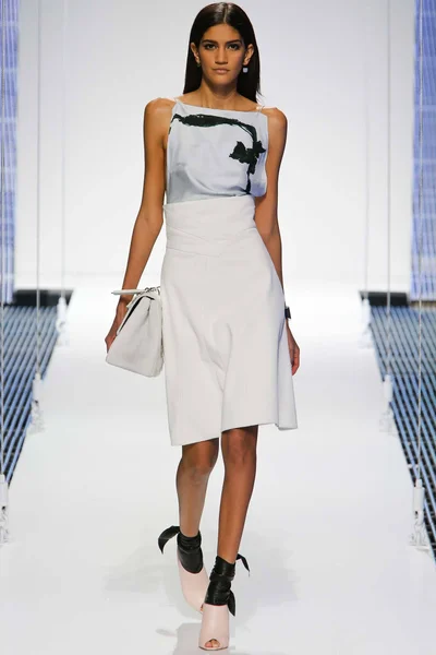 Look 24